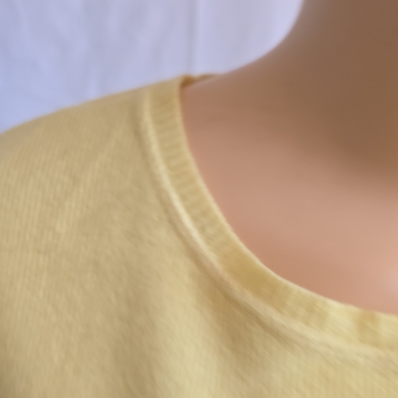 Ellen Tracy Light Yellow Short Sleeve Tee - Picture 4 of 7